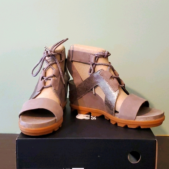 Sorel  Joanie II Ankle  Lace-ash brown - Picture 1 of 4